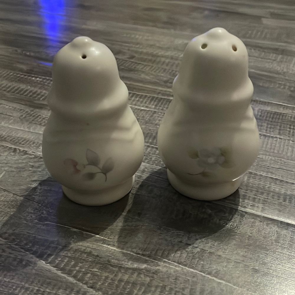 Vintage PFALTZGRAFF Tea Rose Salt & Pepper Shaker